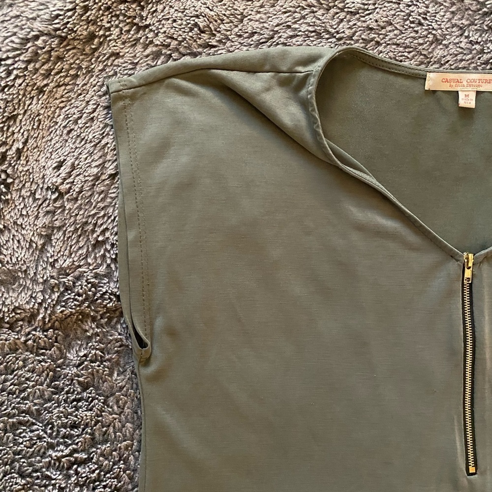 GREEN ENVELOPE Women’s Casual Couture Zipper Tee - Picture 10 of 11